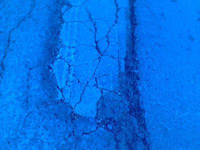 Λακκούβα ασφάλτου και υλικές ζημιές σε Ι.Χ επι του δρόμου αυτού λόγω παρκαρίσματος - Σημαντικό