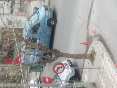 Αφαίρεση κώνου απαγόρευσης στάθμευσης σε στροφή 