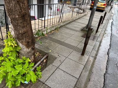 βανδαλισμός μεταλλικού  κολονακιού