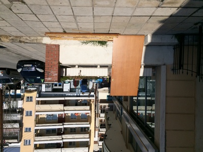 Αφησαν πορτα διαμερισματος εξω απο οικοδομη