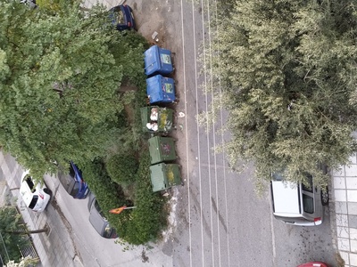 Καθαρισμός καδων και γύρω περιοχής