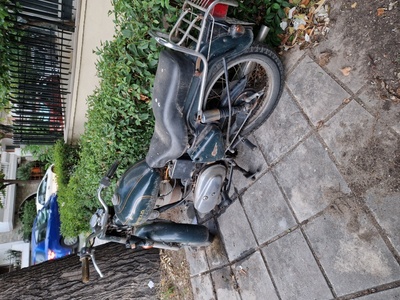 Μηχανάκι παρατημένο 