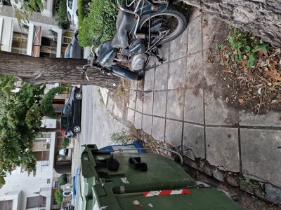 Μηχανάκι παρατημένο 