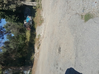 Δρόμος κατεστραμενος από τις βροχές. 