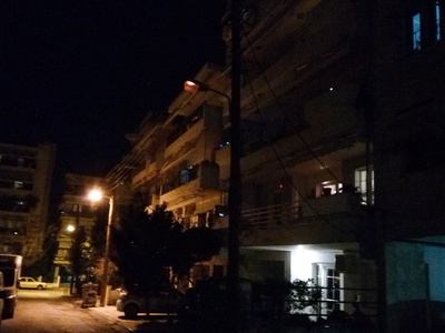 ΣΕ ΚΟΛΟΝΑ ΦΩΤΙΣΜΟΥ ΑΝΑΒΕΙ ΚΑΙ ΣΒΗΝΕΙ Η ΛΑΜΠΑ