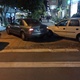 Μονίμως παρκαρισμένα αυτοκίνητα στη διάβαση του πεζόδρομου