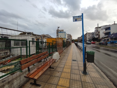 Έλλειψη υπόστεγου στάσης 