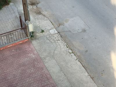 Ανύπαρκτο πεζοδρόμιο