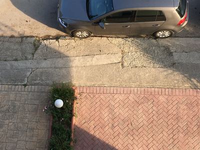 Ανύπαρκτο πεζοδρόμιο