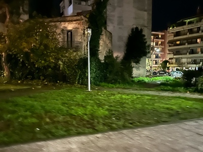 Καμένες λάμπες και σπασμένα φωτιστικά