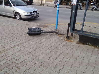 Σπασμένο καλαθάκι ξηλωμενο