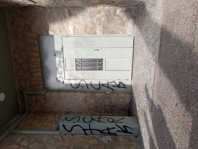 Γραμμένοι τοίχοι στο 6ο Δημοτικό σχολείο Καλαμαριάς.