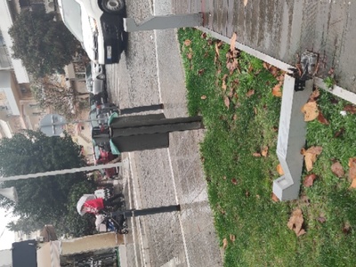 Σπασμένο κολωνακι φωτισμού 