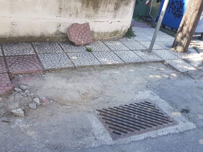 ΣΠΑΣΜΕΝΑ ΠΛΑΚΑΚΙΑ ΠΕΖΟΔΡΟΜΙΟΥ