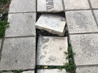 Πλακες πεζοδρομιου 