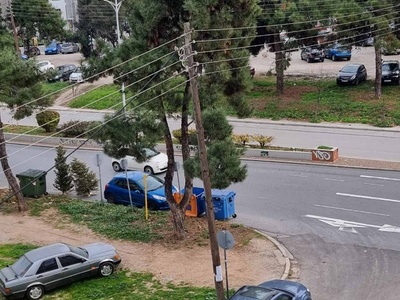 Καδοι επανω στον δρόμο 