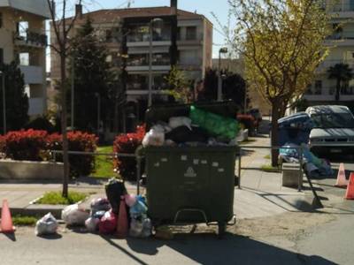 Κάδος σε ράμπα ΑΜΕΑ