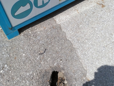 Τρύπα στον δρομο