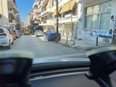 Ξηλωμένα πασαλάκια στη γωνία