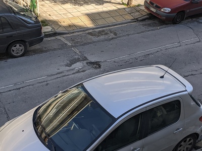 Τρυπα στο δρομο