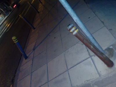 Στραβά προστατευτικά πεζοδρομίου