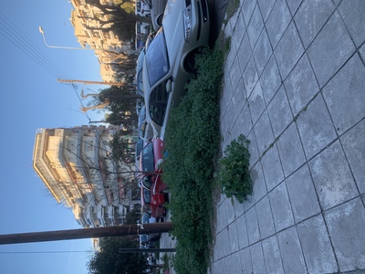 Σπασμένες πλάκες πεζοδρομίου 