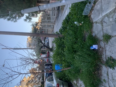 Σπασμένες πλάκες πεζοδρομίου 