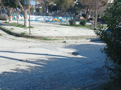 Μεγάλη λακκούβα σε πολυσύχναστη διασταύρωση