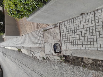 Επικίνδυνο πεζοδρόμιο 