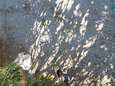 Καθαριότητα  στον κατηφορικό παράδρομο για τα έργα του μετρό στο υψος της βρυουλων 44