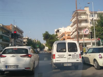 Πρόβλημα σε φωτεινό σηματοδότη!!