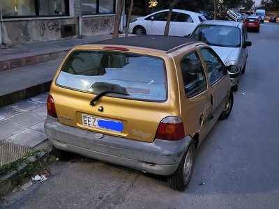 Εγκαταλελειμμενο όχημα RENAULT TWINGO 