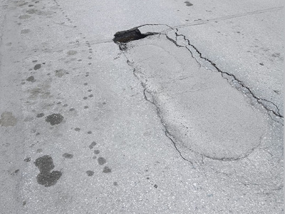 ΤΡΥΠΑ ΣΤΗΝ ΒΡΥΟΥΛΩΝ