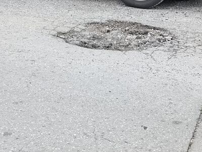 ΛΑΚΟΥΒΑ ΣΤΟ ΔΡΟΜΟ