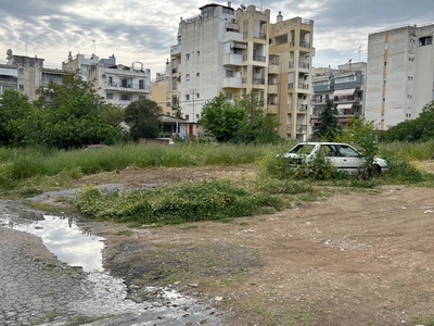 Εγκαταλελειμμενο αυτοκινητο