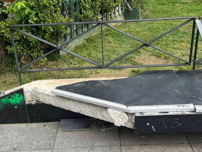 ΕΠΙΣΚΕΥΕΣ ΣΤΗΝ ΠΛΑΤΕΙΑ ΔΗΜΑΡΧΕΙΟΥ