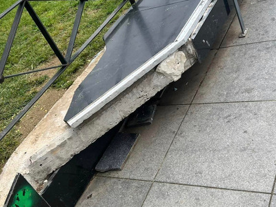 ΕΠΙΣΚΕΥΕΣ ΣΤΗΝ ΠΛΑΤΕΙΑ ΔΗΜΑΡΧΕΙΟΥ