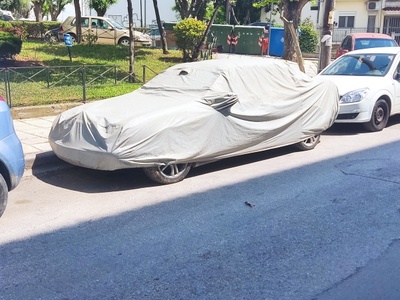 Αυτοκίνητο χωρίς πινακίδες 