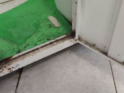 Καθαριότητα αποδυτηρίων κολυμβητηρίου