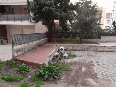 Επέκταση πεζοδρομίου και καθαριότητα περιοχής 