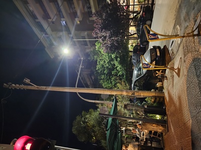 Καμένη λαμπα και σπασμένο φωτιστικό 