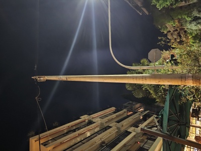 Καμένη λαμπα και σπασμένο φωτιστικό 