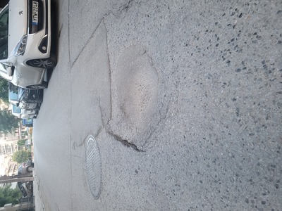 ΤΡΥΠΑ ΣΤΟ ΔΡΟΜΟ