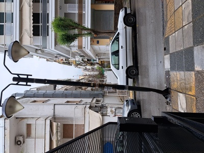 Καταστροφή κολώνας φωτισμου απο αυτοκινητο