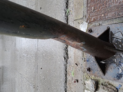 Καταστροφή κολώνας φωτισμου απο αυτοκινητο