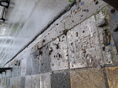 Καταστροφή κολώνας φωτισμου απο αυτοκινητο