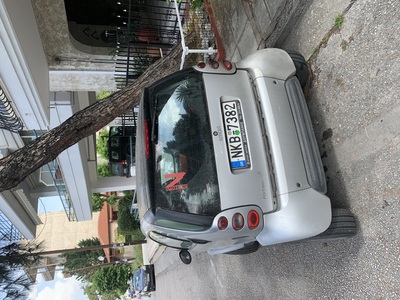 Εγκαταλελειμένο αυτοκίνητο 