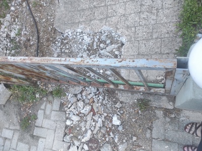 Αντικατάσταση πετρων πεζόδρομου 