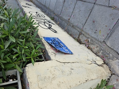 Διαλυμένη ταμπέλα διεύθυνσης