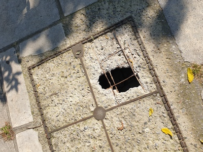 ΕΠΙΣΚΕΥΉ ΤΡΎΠΑΣ ΣΕ ΠΕΖΟΔΡΌΜΙΟ